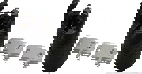 Straight Blade Plug: 10-50P, Black & White